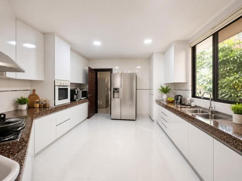 ⭐️ATTRACTIVE PRICE $1,8XX PSF DETACHED HSE NEAR SIXTH AVENUE, JALAN HAJI ALIAS, NAMLY PRECINCT!⭐️, Jalan Haji Alias Sixth Avenue Jalan Ampang Lim Tai See Coronation Namly Pelangi Greenleaf Ewart Park Holland Queen Astrid Bukit Sedap Maryland Ming Teck Allamanda Harum Sampurna Leedon Leedon Ford Bin Tong Belmont Garlick Maple Lantana Lasia Redwood, Tanglin / Holland / Bukit Timah, 5 Bedrooms, 9,750 sqft, Detached House For Sale, by Damian Tan 陈係赈, 500159677 - Kitchen - PropertyGuru.com.sg