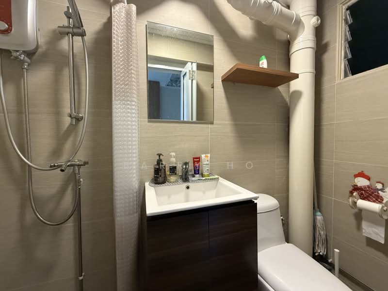 151 Simei Street 1, 151 Simei Street 1, 2 Bedrooms, 904 sqft, HDB Flat For Rent, by Barry Ho, 500159679 - Bathroom - PropertyGuru.com.sg