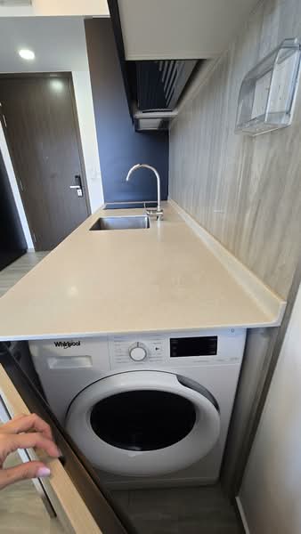 Grandeur Park Residences, 1 Bedok South Avenue 3, 1 Bedroom, 420 sqft, Condominium For Rent, by Stephy Heng, 500159687 - Kitchen & Washing Machine - PropertyGuru.com.sg