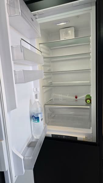 Grandeur Park Residences, 1 Bedok South Avenue 3, 1 Bedroom, 420 sqft, Condominium For Rent, by Stephy Heng, 500159687 - Fridge - PropertyGuru.com.sg