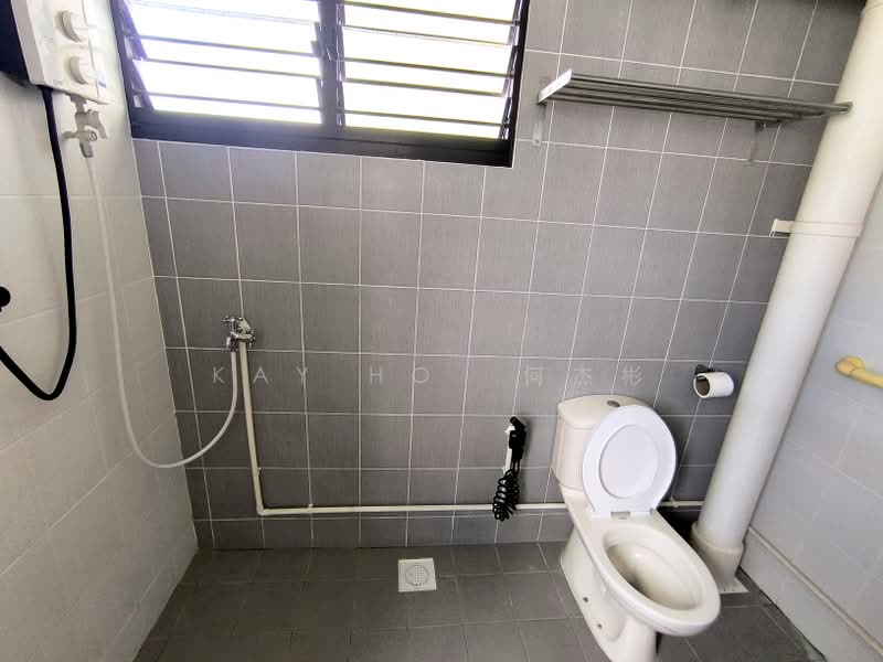 149 Bishan Street 11, 149 Bishan Street 11, 4 Bedrooms, 1,302 sqft, HDB Flat For Rent, by Kay HO  何杰彬, 500159689 - Common Bathroom - PropertyGuru.com.sg