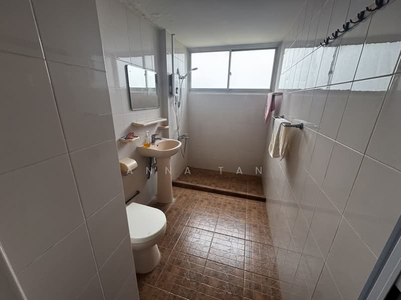 Lakeview Estate, 97A Upper Thomson Road, 4 Bedrooms, 1,518 sqft, Apartment For Sale, by Anna Tan, 500159691 - Bathroom - PropertyGuru.com.sg