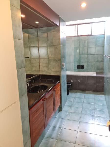 Village Tower, 35 Mount Sinai Rise, 4 Bedrooms, 2,700 sqft, Condominium For Rent, by Keith Tan, 500159694 - Bathroom - PropertyGuru.com.sg