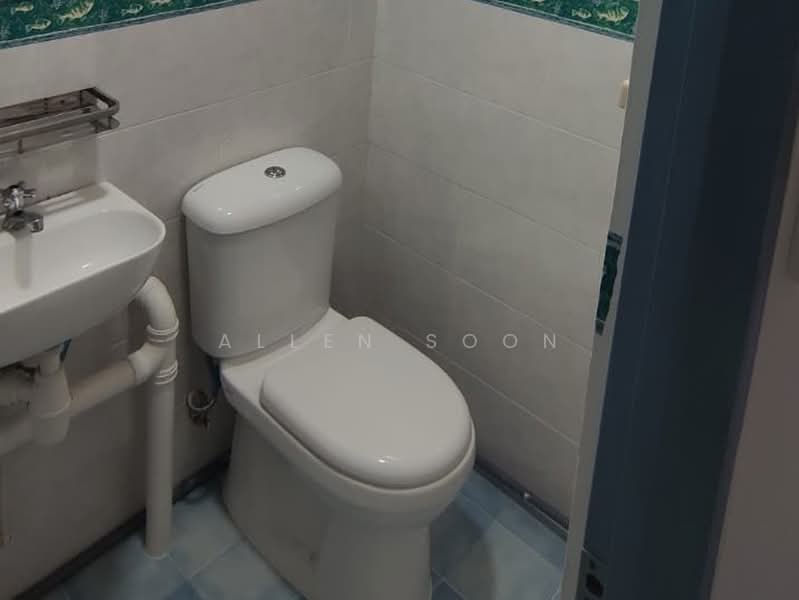 507 Ang Mo Kio Avenue 8, 507 Ang Mo Kio Avenue 8, 2 Bedrooms, 721 sqft, HDB Flat For Sale, by Allen Soon, 500159698 - Bathroom - PropertyGuru.com.sg