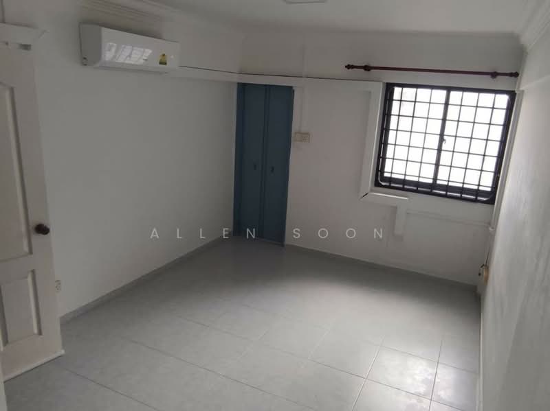 507 Ang Mo Kio Avenue 8, 507 Ang Mo Kio Avenue 8, 2 Bedrooms, 721 sqft, HDB Flat For Sale, by Allen Soon, 500159698 - Master Bedroom - PropertyGuru.com.sg