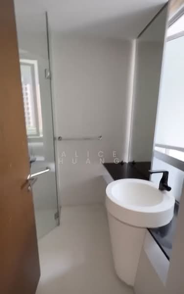 Ascentia Sky, 1 Alexandra View, Room Rental, 250 sqft, Apartment For Rent, by Alice Huang, 500159712 - Bathroom - PropertyGuru.com.sg