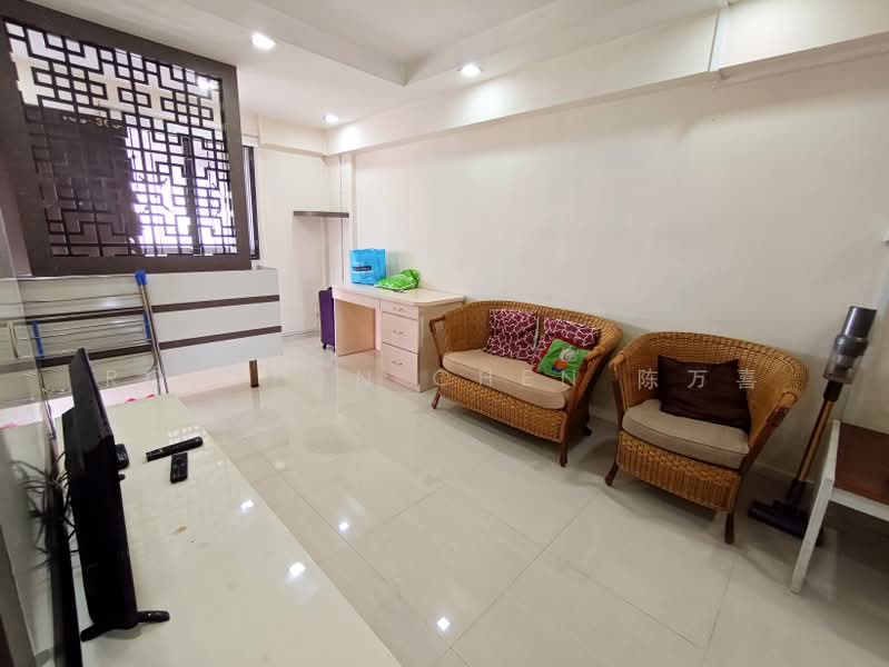 211 Jurong East Street 21, 211 Jurong East Street 21, 2 Bedrooms, 721 sqft, HDB Flat For Rent, by Royston Chen 陈万喜, 500159713 - Living Room - PropertyGuru.com.sg