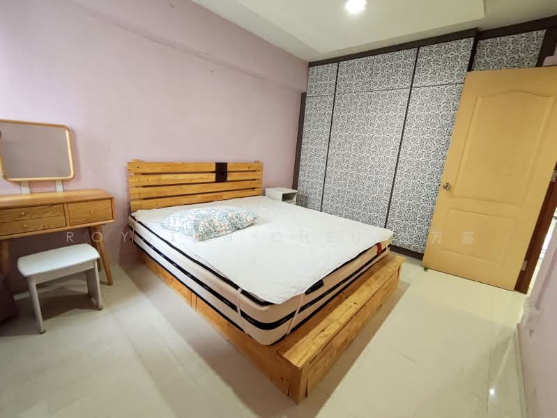 211 Jurong East Street 21, 211 Jurong East Street 21, 2 Bedrooms, 721 sqft, HDB Flat For Rent, by Royston Chen 陈万喜, 500159713 - Bedroom - PropertyGuru.com.sg