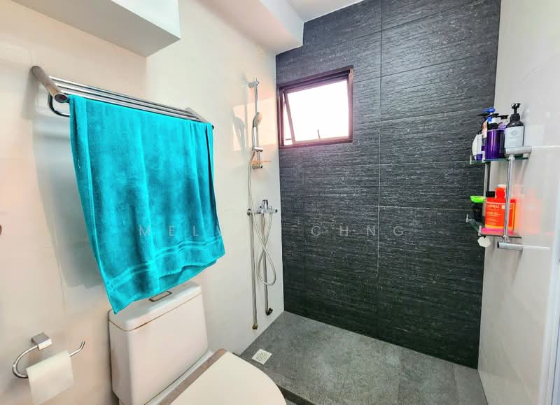 468 Segar Road, 468 Segar Road, 3 Bedrooms, 1,184 sqft, HDB Flat For Sale, by Melvin Chng, 500159717 - Bathroom - PropertyGuru.com.sg