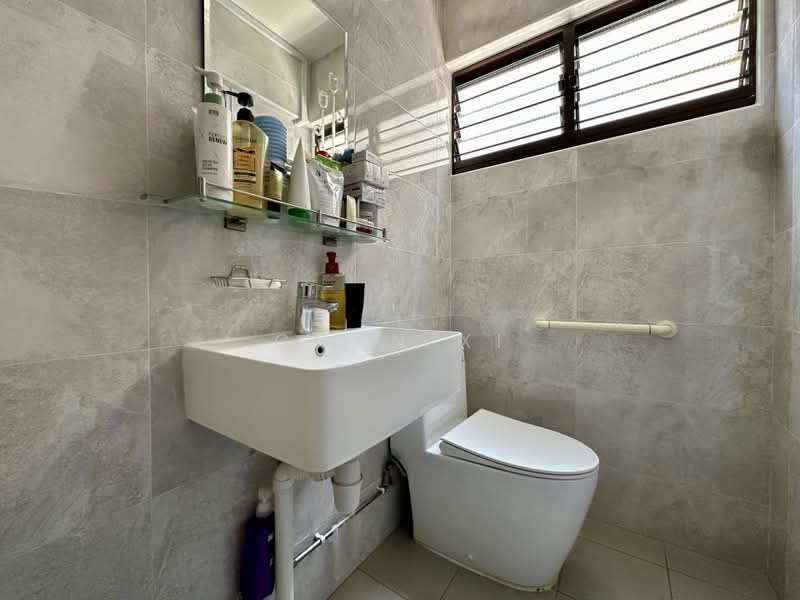261 Serangoon Central Drive, 261 Serangoon Central Drive, 2 Bedrooms, 689 sqft, HDB Flat For Sale, by Chan Xi, 500159733 - Bathroom - PropertyGuru.com.sg