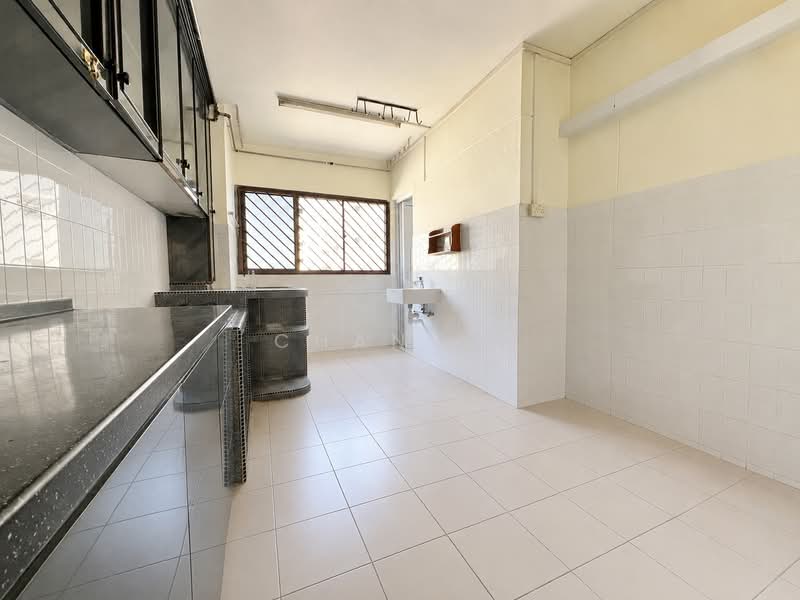 261 Serangoon Central Drive, 261 Serangoon Central Drive, 2 Bedrooms, 689 sqft, HDB Flat For Sale, by Chan Xi, 500159733 - Kitchen - PropertyGuru.com.sg