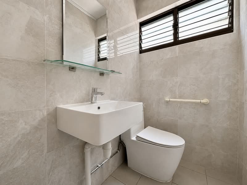 261 Serangoon Central Drive, 261 Serangoon Central Drive, 2 Bedrooms, 689 sqft, HDB Flat For Sale, by Chan Xi, 500159733 - Bathroom - PropertyGuru.com.sg