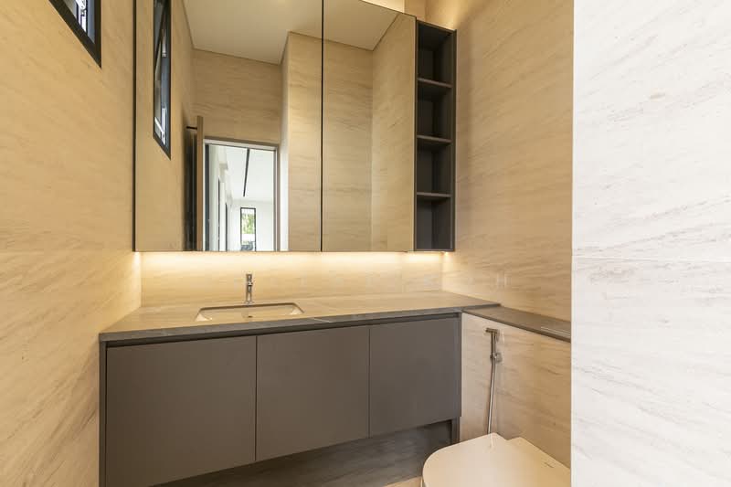 Hillcrest Road, , 5 Bedrooms, 6,765 sqft, Semi-Detached House For Sale, by Jolene Koh, 500159735 - Bathroom - PropertyGuru.com.sg