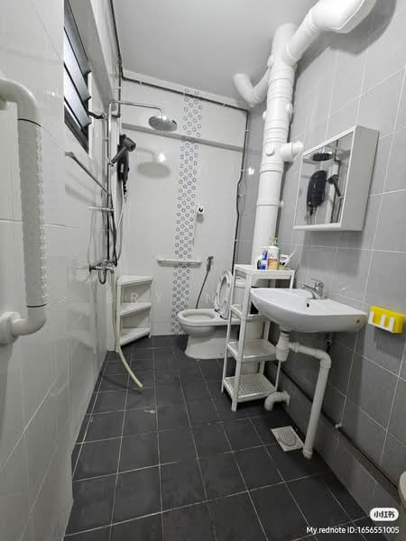 415 Jurong West Street 42, 415 Jurong West Street 42, Room Rental, 150 sqft, HDB Flat For Rent, by Bryan Ng, 500159743 - Bathroom - PropertyGuru.com.sg