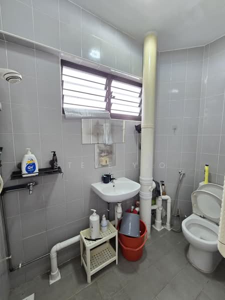 240 Jurong East Street 21, 240 Jurong East Street 21, Room Rental, 150 sqft, HDB Flat For Rent, by Steve Yeo, 500159745 - Bathroom - PropertyGuru.com.sg