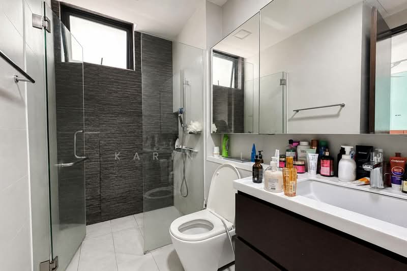 Freehold 4-Storey Terrace with Pool & Lift | Cashew, Cashew Crescent, 5 Bedrooms, 4,500 sqft, Terraced House For Sale, by Karina Lee, 500159761 - Bathroom - PropertyGuru.com.sg