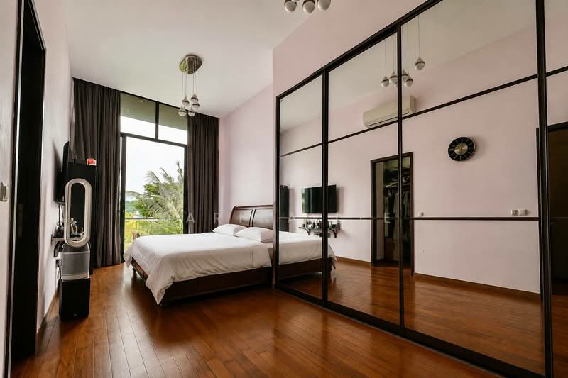 Freehold 4-Storey Terrace with Pool & Lift | Cashew, Cashew Crescent, 5 Bedrooms, 4,500 sqft, Terraced House For Sale, by Karina Lee, 500159761 - Master Bedroom - PropertyGuru.com.sg