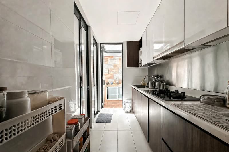 Freehold 4-Storey Terrace with Pool & Lift | Cashew, Cashew Crescent, 5 Bedrooms, 4,500 sqft, Terraced House For Sale, by Karina Lee, 500159761 - Kitchen - PropertyGuru.com.sg
