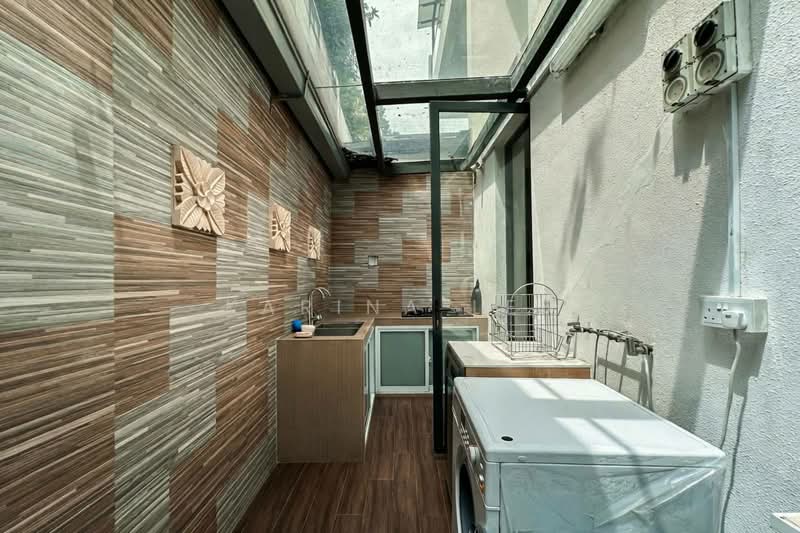 Freehold 4-Storey Terrace with Pool & Lift | Cashew, Cashew Crescent, 5 Bedrooms, 4,500 sqft, Terraced House For Sale, by Karina Lee, 500159761 - Outdoor Kitchen - PropertyGuru.com.sg