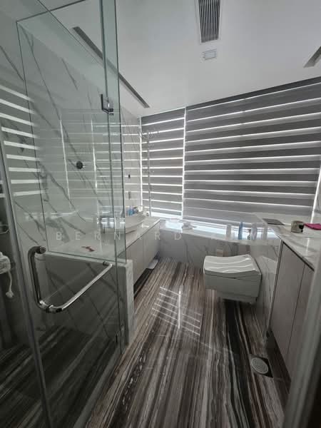 Grange Infinite, 27 Grange Road, 3 Bedrooms, 2,217 sqft, Condominium For Sale, by Bernard Kay, 500159770 - Bathroom - PropertyGuru.com.sg