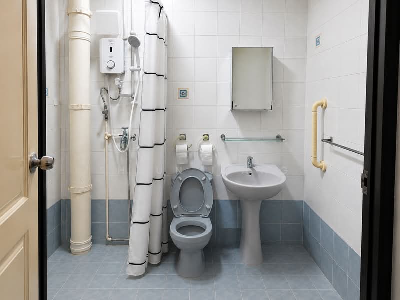 62 Lorong 4 Toa Payoh, 62 Lorong 4 Toa Payoh, Room Rental, 150 sqft, HDB Flat For Rent, by Shaun Jiang, 500159771 - Bathroom - PropertyGuru.com.sg