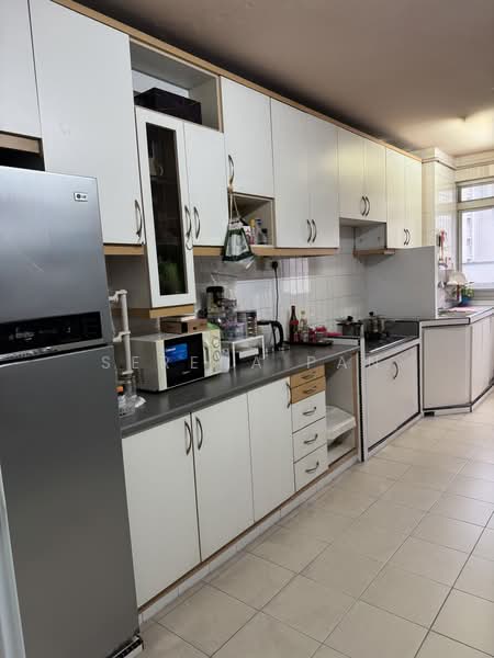 213 Petir Road, 213 Petir Road, 3 Bedrooms, 1,119 sqft, HDB Flat For Sale, by Serena Pan, 500159773 - Kitchen - PropertyGuru.com.sg