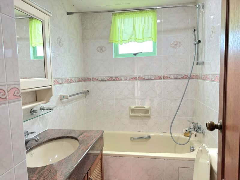 Hougang Green, 5 Buangkok Green, 3 Bedrooms, 1,141 sqft, Apartment For Rent, by Desmond Wong, 500159809 - Bathroom - PropertyGuru.com.sg