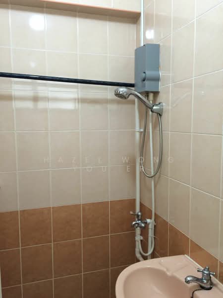 301 Ubi Avenue 1, 301 Ubi Avenue 1, 2 Bedrooms, 678 sqft, HDB Flat For Rent, by Hazel Wong You Er, 500159822 - Bathroom - PropertyGuru.com.sg