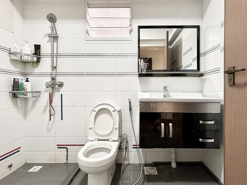 8B Upper Boon Keng Road, 8B Upper Boon Keng Road, 3 Bedrooms, 1,249 sqft, HDB Flat For Sale, by Bryan Ong, 500159838 - Bathroom - PropertyGuru.com.sg