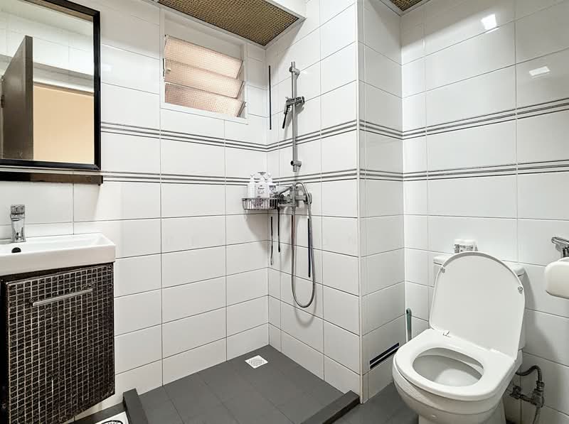 8B Upper Boon Keng Road, 8B Upper Boon Keng Road, 3 Bedrooms, 1,249 sqft, HDB Flat For Sale, by Bryan Ong, 500159838 - Bathroom - PropertyGuru.com.sg