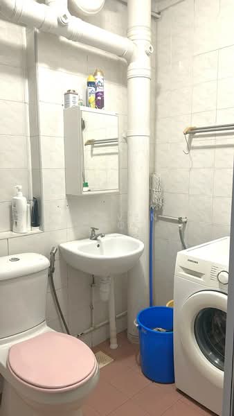580 Hougang Avenue 4, 580 Hougang Avenue 4, Room Rental, 120 sqft, HDB Flat For Rent, by Steven Choo, 500159863 - Bathroom - PropertyGuru.com.sg