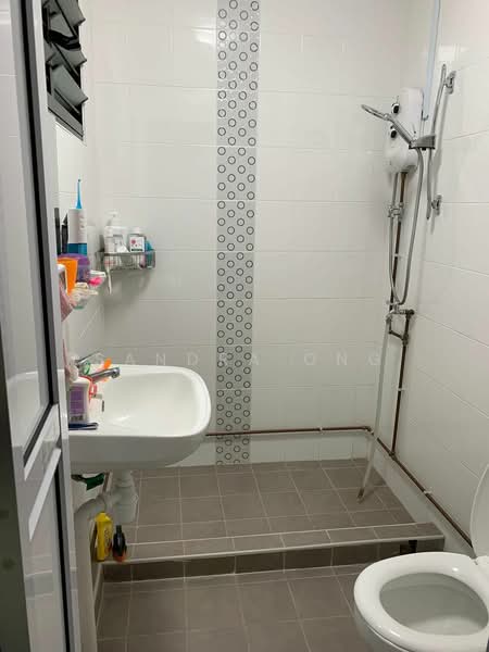130 Bishan Street 12, 130 Bishan Street 12, 3 Bedrooms, 1,130 sqft, HDB Flat For Rent, by Sandra Ong, 500159879 - Bathroom - PropertyGuru.com.sg