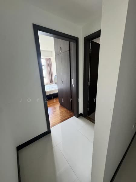 Sundance Suites, 12 Duku Place, 2 Bedrooms, 603 sqft, Condominium For Rent, by Joycelyn Tan, 500159888 - Bedroom 1 & Bathroom - PropertyGuru.com.sg
