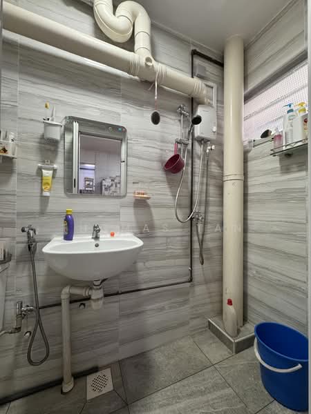 415 Woodlands Street 41, 415 Woodlands Street 41, Room Rental, 100 sqft, HDB Flat For Rent, by Thomas Tan, 500159907 - Bathroom - PropertyGuru.com.sg