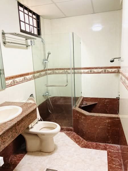Cashew Heights, 85 Cashew Road, 4 Bedrooms, 1,636 sqft, Condominium For Rent, by Sally Kam, 500159922 - Bathroom - PropertyGuru.com.sg