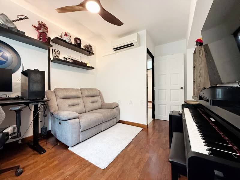 135 Edgedale Plains, 135 Edgedale Plains, 3 Bedrooms, 979 sqft, HDB Flat For Sale, by Fariz Rashid, 500159963 - Study - PropertyGuru.com.sg