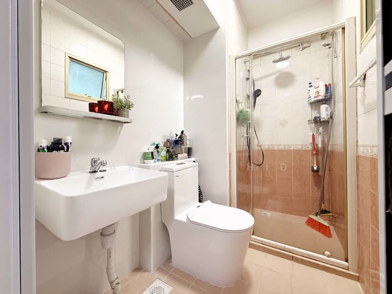 135 Edgedale Plains, 135 Edgedale Plains, 3 Bedrooms, 979 sqft, HDB Flat For Sale, by Fariz Rashid, 500159963 - Bathroom - PropertyGuru.com.sg