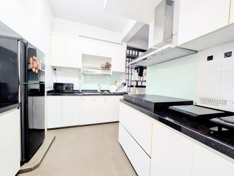Parc Oasis, 35 Jurong East Avenue 1, Room Rental, 150 sqft, Condominium For Rent, by Ray Lee, 500159969 - Kitchen - PropertyGuru.com.sg