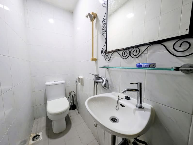 Parc Oasis, 35 Jurong East Avenue 1, Boon Lay / Jurong / Tuas, Room Rental, 150 sqft, Condominium For Rent, by Ray Lee, 500159969 - Bathroom - PropertyGuru.com.sg