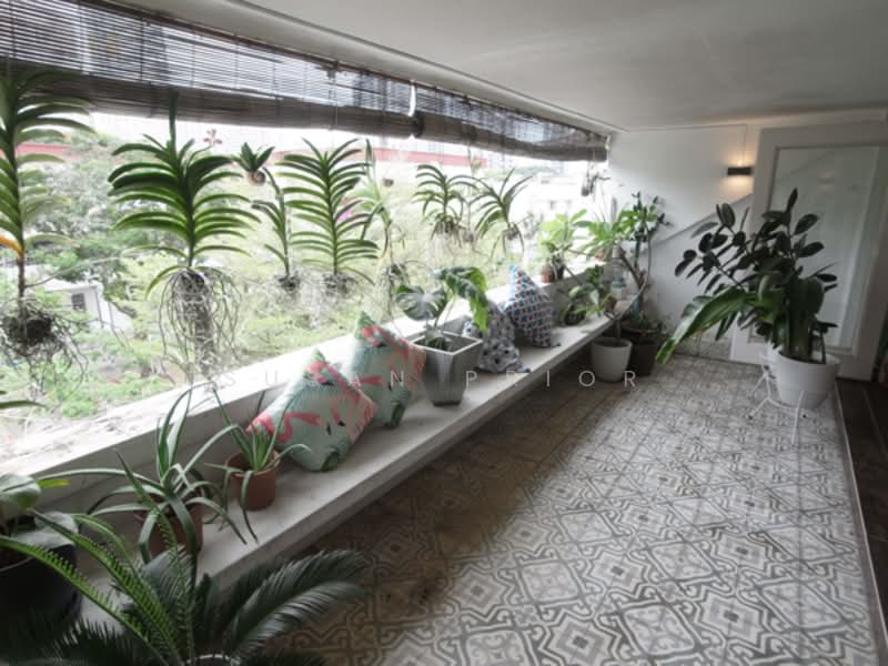 Larger Eng Watt 2/ 3 Bed, Eng Watt Street, 2 Bedrooms, 1,045 sqft, Conservation House For Sale, by Susan Prior, 500159982 - Balcony - PropertyGuru.com.sg