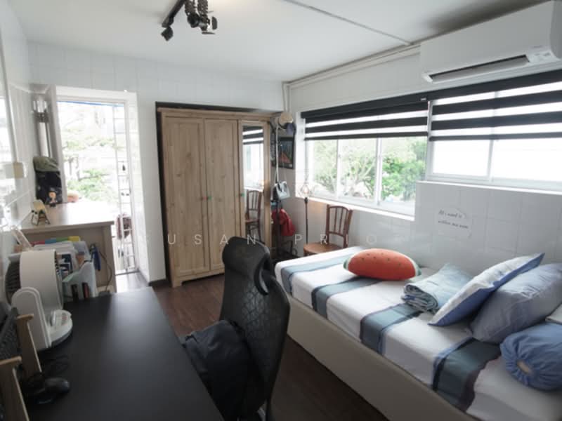 Larger Eng Watt 2/ 3 Bed, Eng Watt Street, 2 Bedrooms, 1,045 sqft, Conservation House For Sale, by Susan Prior, 500159982 - Bedroom - PropertyGuru.com.sg