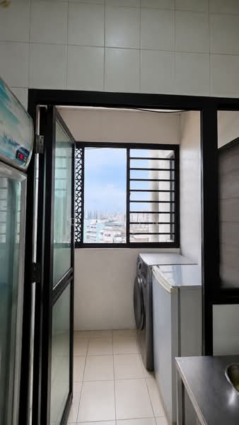 371 Jurong East Street 32, 371 Jurong East Street 32, 2 Bedrooms, 689 sqft, HDB Flat For Sale, by Delvin Ong, 500159995 - Balcony - PropertyGuru.com.sg