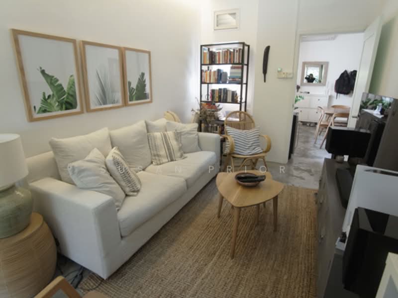 Tiong Bahru Stylish Renovated 3 Bed, Tiong Poh, Tiong Bahru Road Walkup, 3 Bedrooms, 975 sqft, Walk-up Apartment For Rent, by Susan Prior, 500159997 - Living Room - PropertyGuru.com.sg