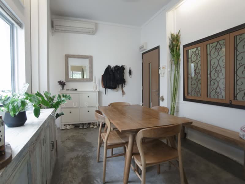 Tiong Bahru Stylish Renovated 3 Bed, Tiong Poh, Tiong Bahru Road Walkup, 3 Bedrooms, 975 sqft, Walk-up Apartment For Rent, by Susan Prior, 500159997 - Dining Room - PropertyGuru.com.sg