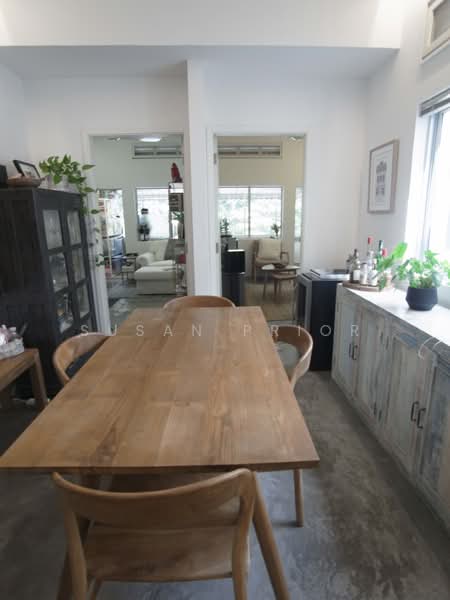 Tiong Bahru Stylish Renovated 3 Bed, Tiong Poh, Tiong Bahru Road Walkup, 3 Bedrooms, 975 sqft, Walk-up Apartment For Rent, by Susan Prior, 500159997 - Dining Room - PropertyGuru.com.sg