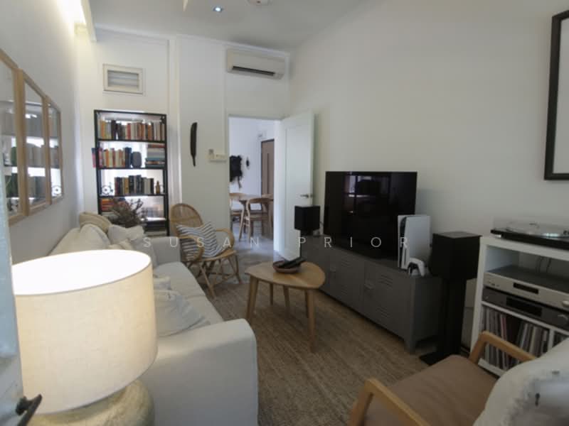 Tiong Bahru Stylish Renovated 3 Bed, Tiong Poh, Tiong Bahru Road Walkup, 3 Bedrooms, 975 sqft, Walk-up Apartment For Rent, by Susan Prior, 500159997 - Living Room - PropertyGuru.com.sg
