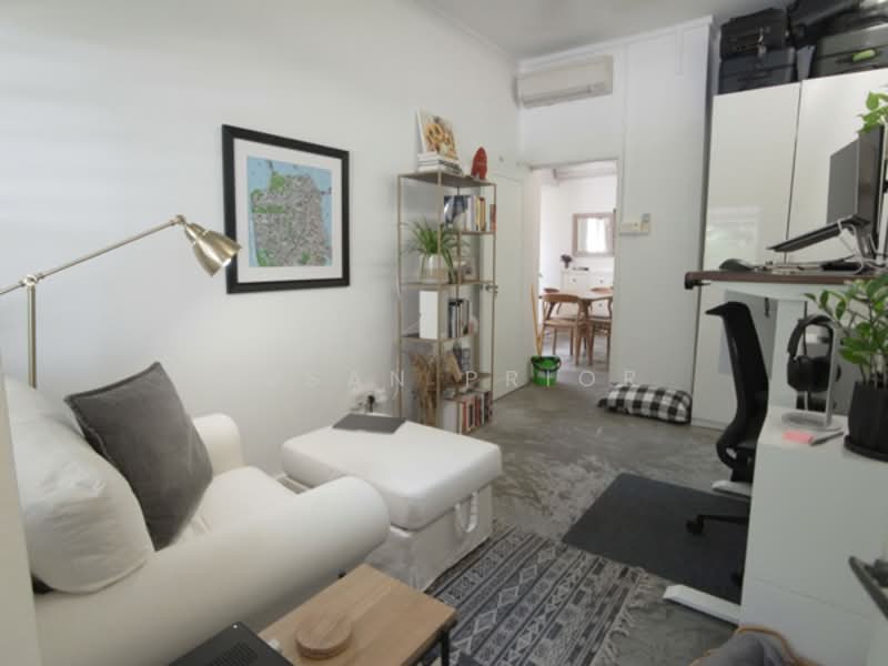 Tiong Bahru Stylish Renovated 3 Bed, Tiong Poh, Tiong Bahru Road Walkup, 3 Bedrooms, 975 sqft, Walk-up Apartment For Rent, by Susan Prior, 500159997 - Study - PropertyGuru.com.sg