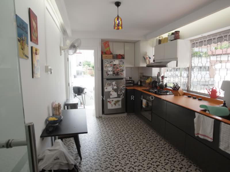 Tiong Bahru Stylish Renovated 3 Bed, Tiong Poh, Tiong Bahru Road Walkup, 3 Bedrooms, 975 sqft, Walk-up Apartment For Rent, by Susan Prior, 500159997 - PropertyGuru.com.sg