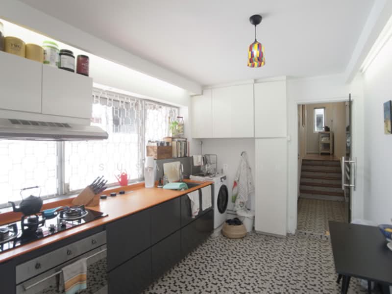Tiong Bahru Stylish Renovated 3 Bed, Tiong Poh, Tiong Bahru Road Walkup, 3 Bedrooms, 975 sqft, Walk-up Apartment For Rent, by Susan Prior, 500159997 - PropertyGuru.com.sg