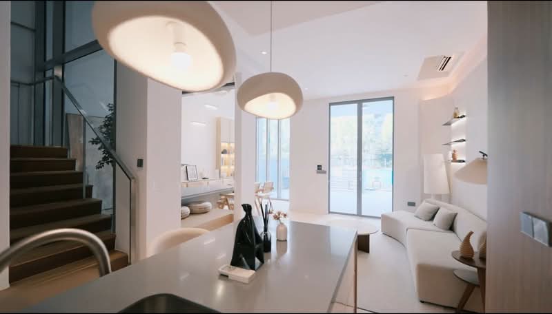 Skies Miltonia, 3 Miltonia Close, 5 Bedrooms, 4,672 sqft, Cluster House For Sale, by Lynnet Yeo, 500159998 - Living Room - PropertyGuru.com.sg